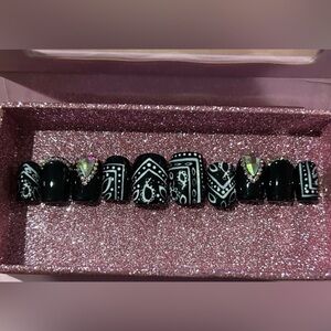 Acrylic Handpainted Design Medium-Length Nail Set Black Bandana Rhinestone